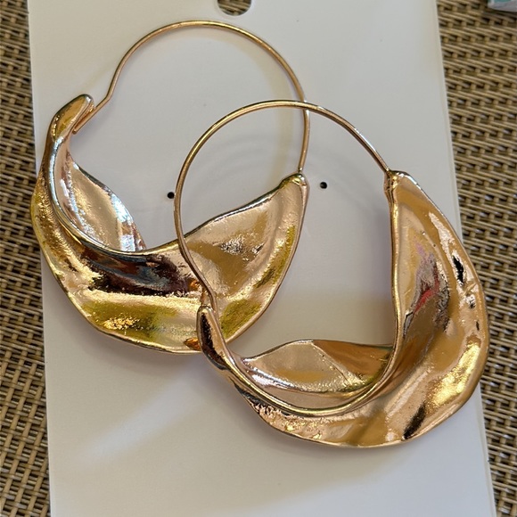 Gorgeous Gold Hoop Earrings Fortune Cookie Design - Picture 5 of 9